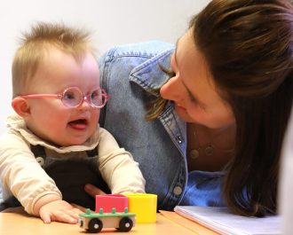 Construire l’équilibre familial après l’accueil d’un bébé porteur d’une déficience intellectuelle